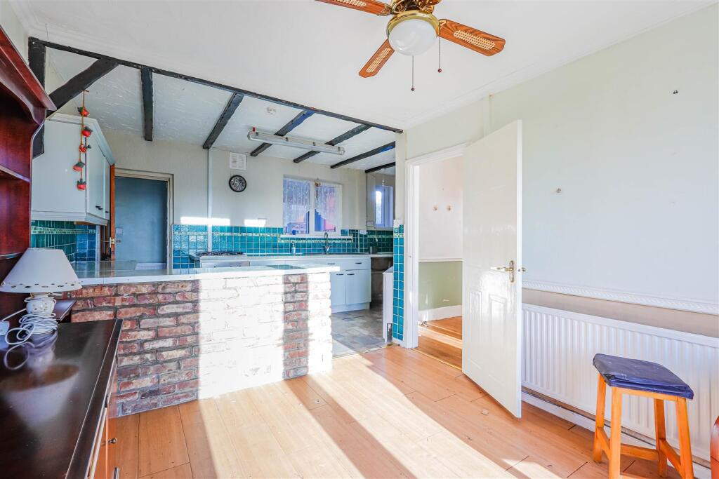 Cadoc Crescent-4.jpg