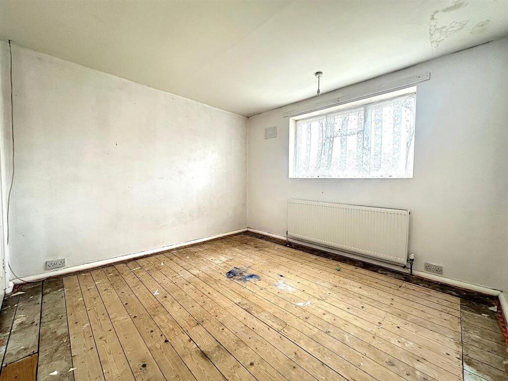 bed 1.jpg