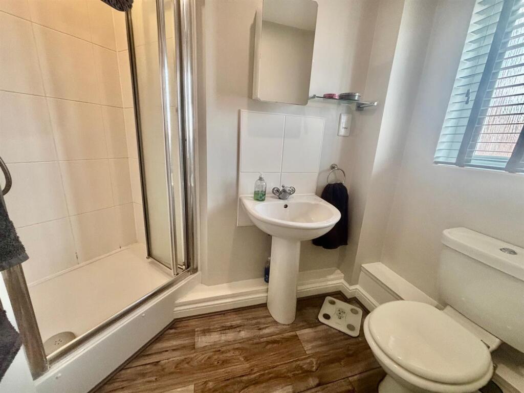Shower Room/En Suite