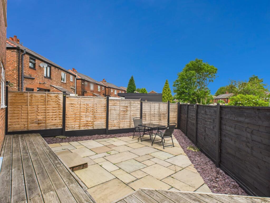 CAM03729G0-PR0102-STILL019