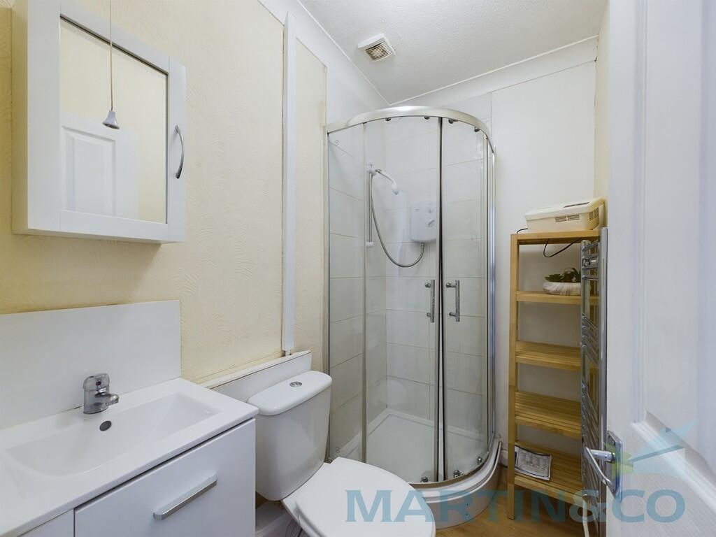 en suite bedroom ...