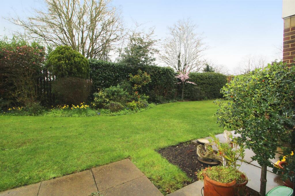 Access to garden.jpg