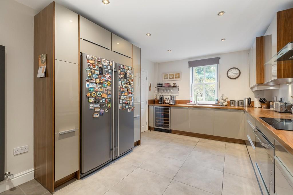 Kitchen/Breakfast...