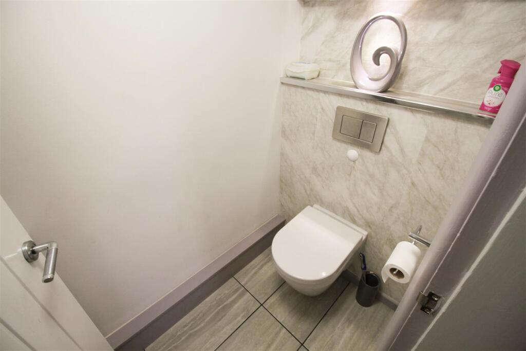 Downstairs toilet.jpg