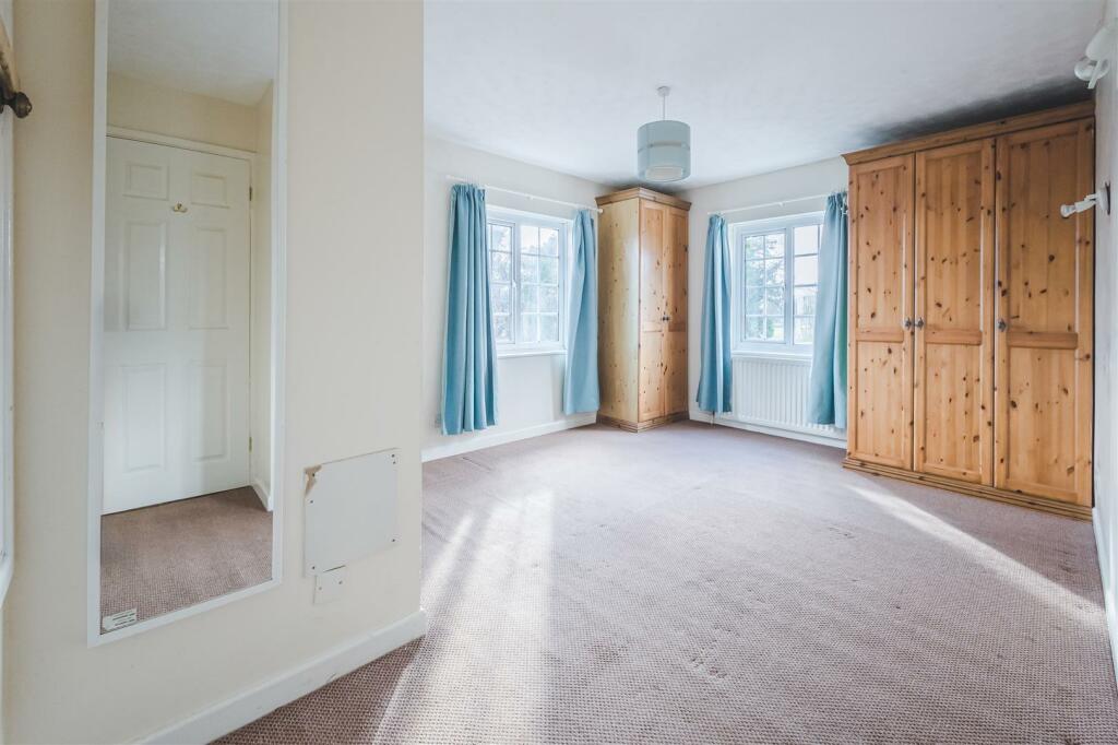 Bedroom 1.jpg