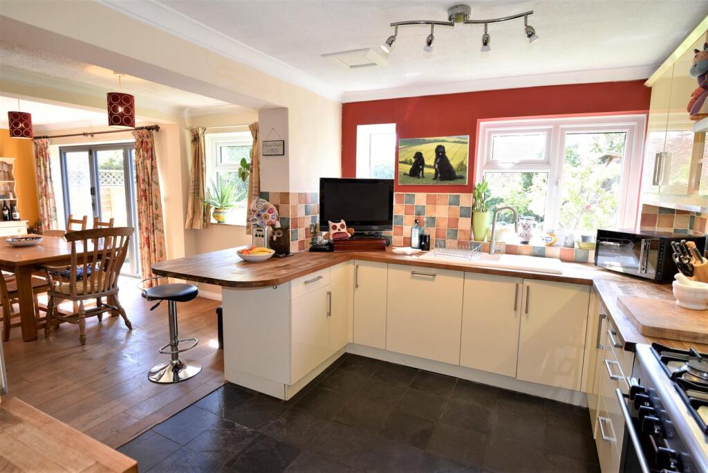 KITCHEN/DINER