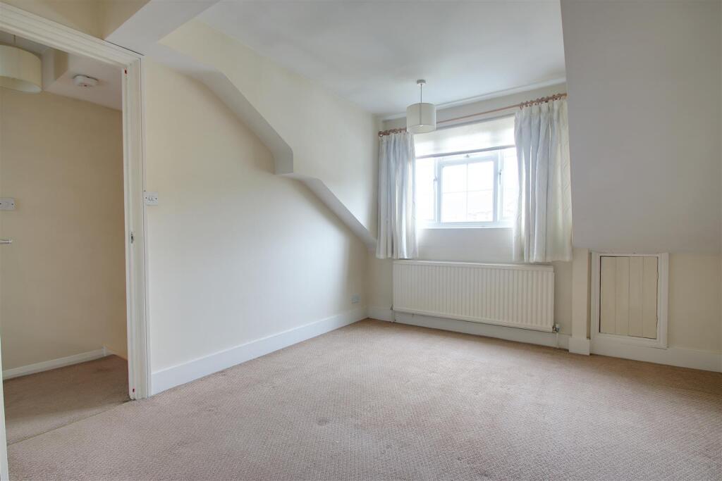Bedroom 4.jpg