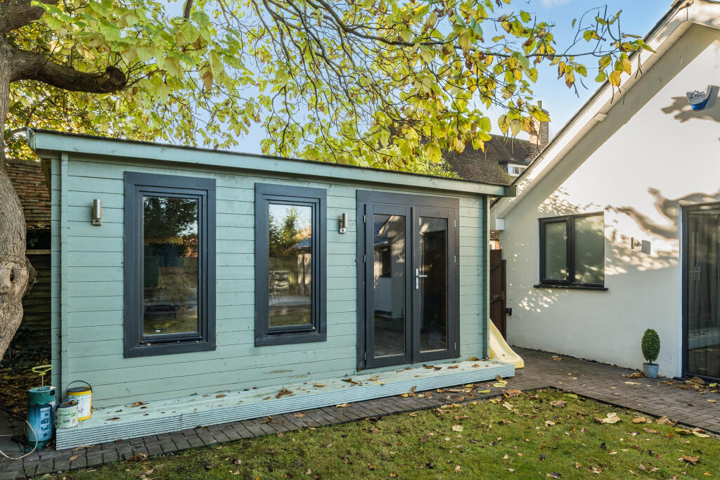 1365305-6-68fb46d995e6a