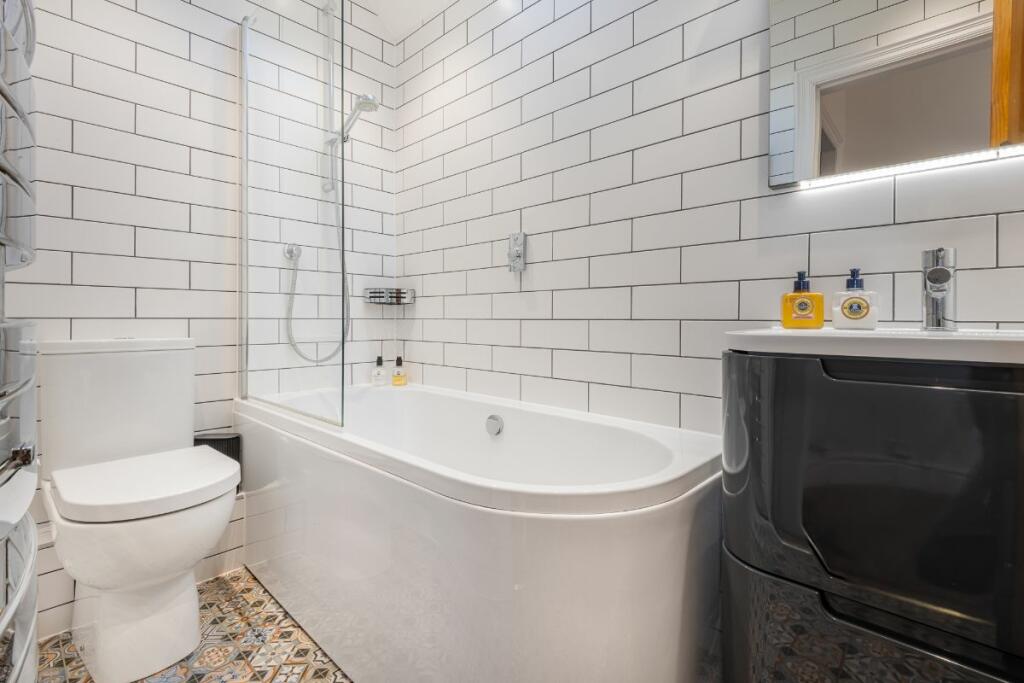 Main Bathroom Upstairs