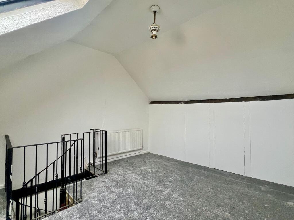 42 Belvedere Road Bedroom 1