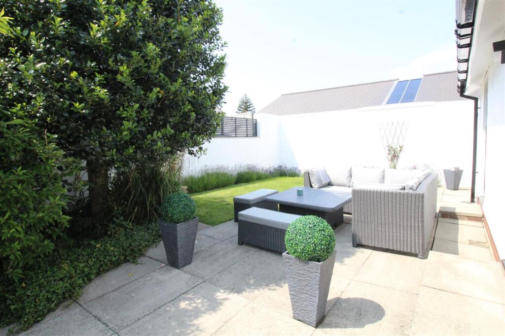 Fieldway, 4 Outside 1 New.JPG