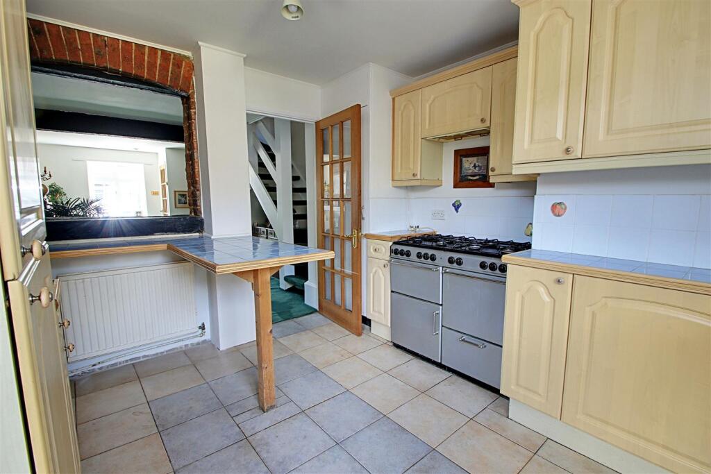 Kitchen 1.jpg