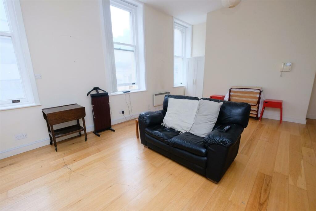 Flat 2, 38 Corn Street, City Centre Bristol BS1 1H