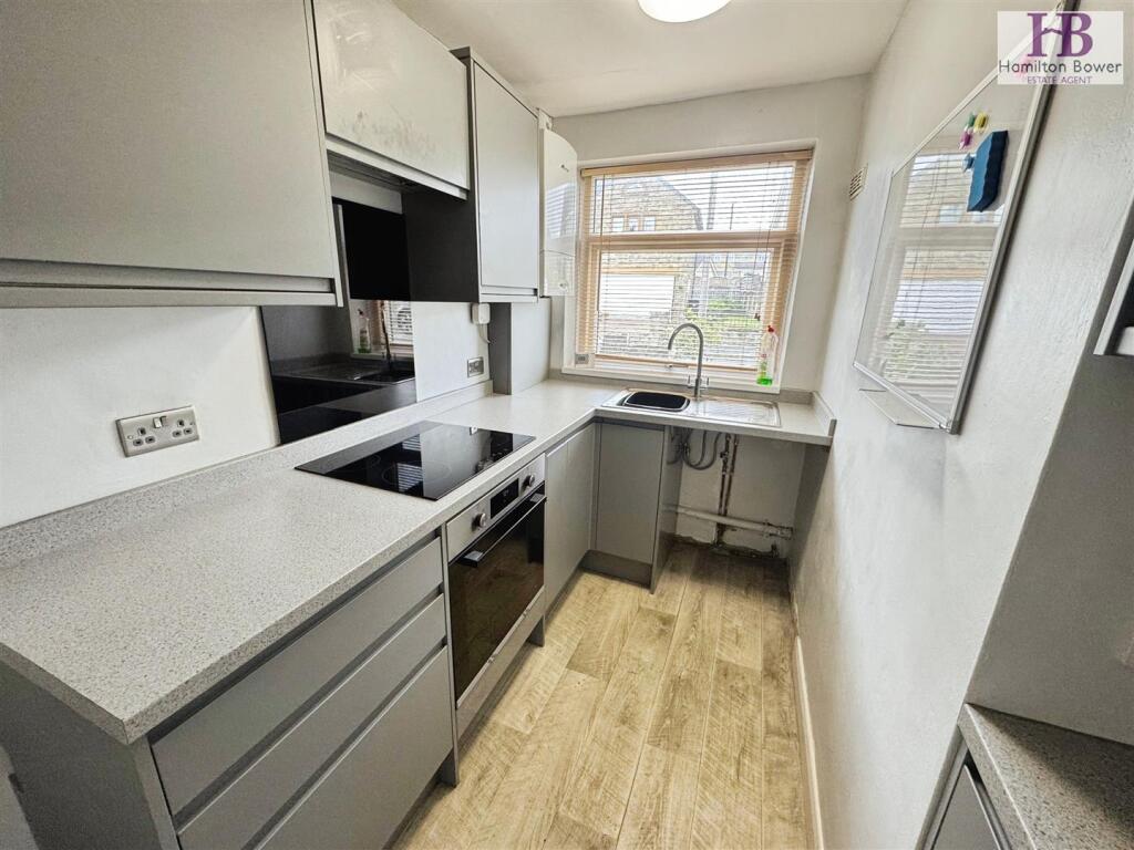 4b7f7181-3GreenLane.jpg