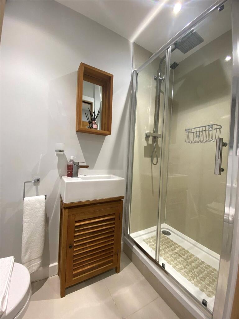 Studio Shower Room