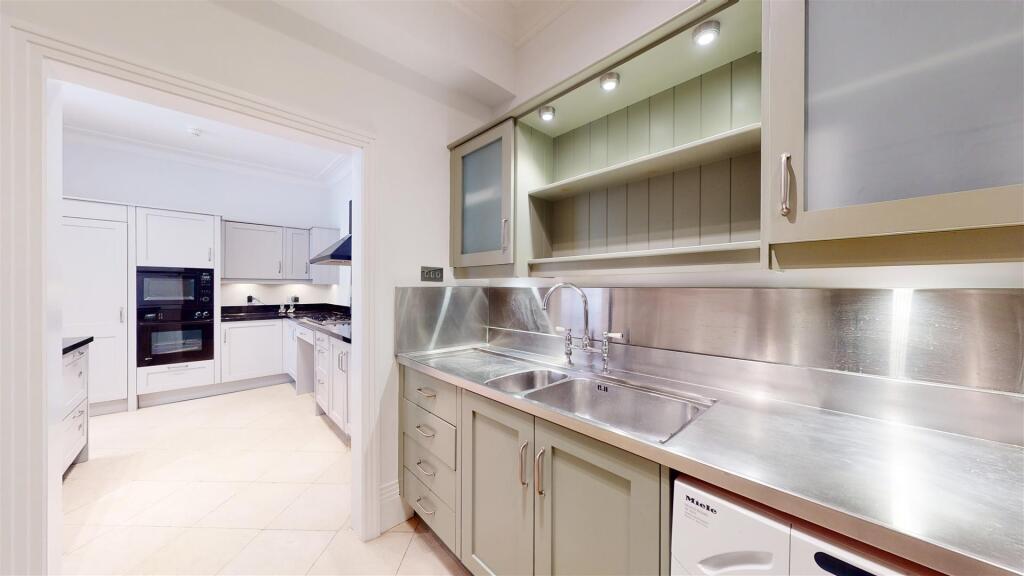 Kitchen/ Utility Room