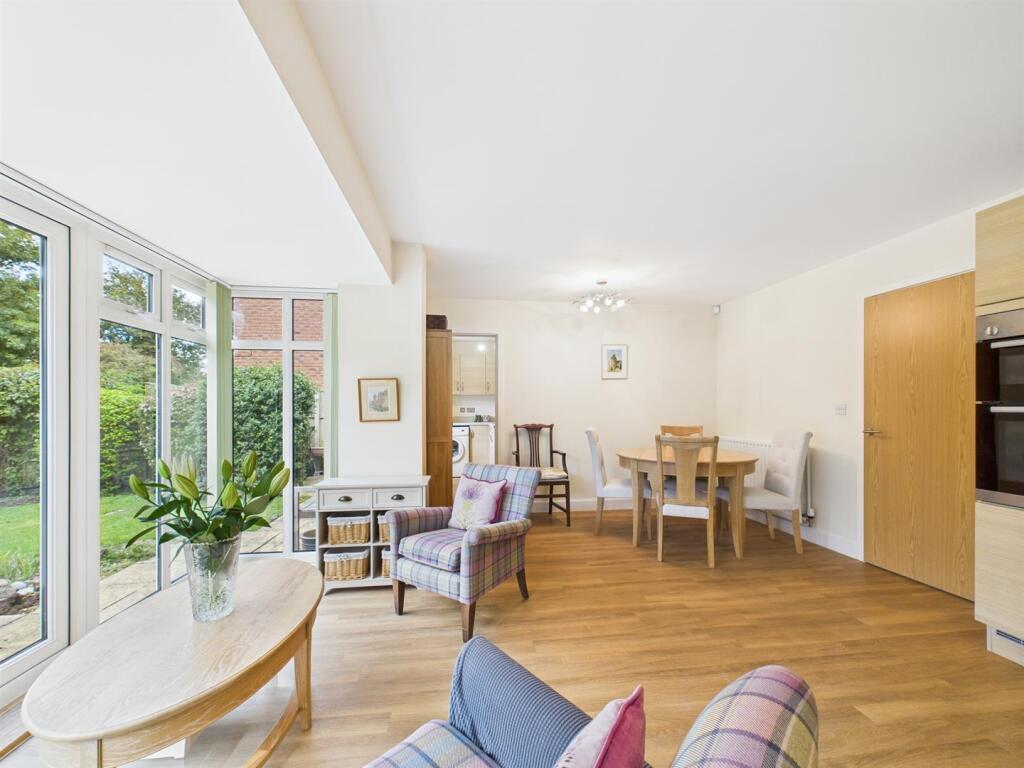 Kitchen/Dinign r#oom