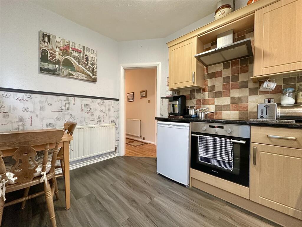 KITCHEN &amp; DINER