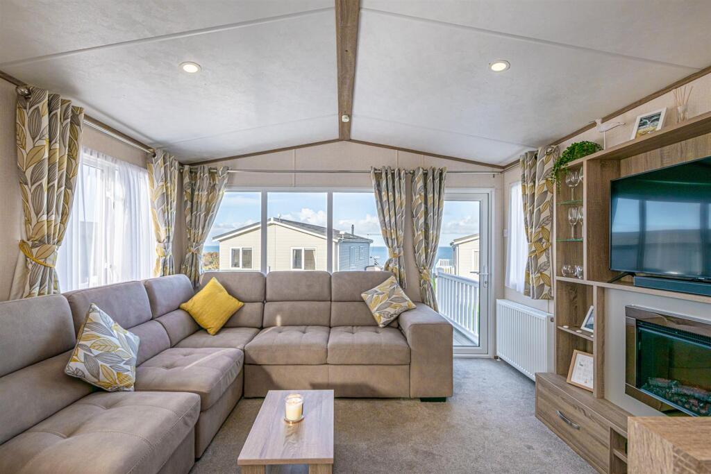W27-ABERAFON-PARK-LOUNGE-01.jpg