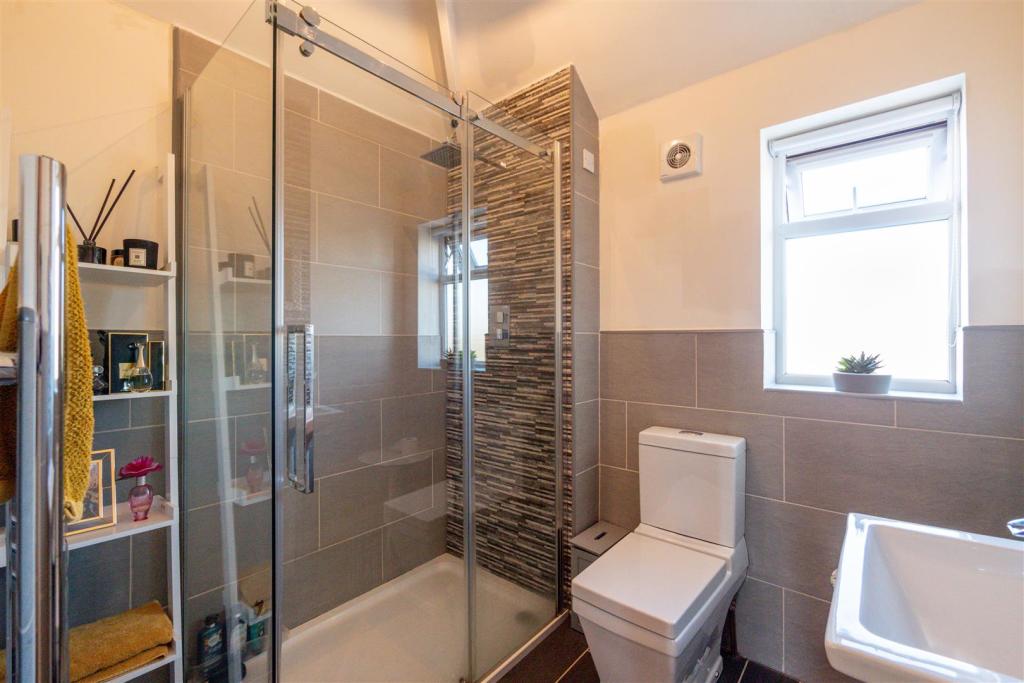 Shower Room.jpg