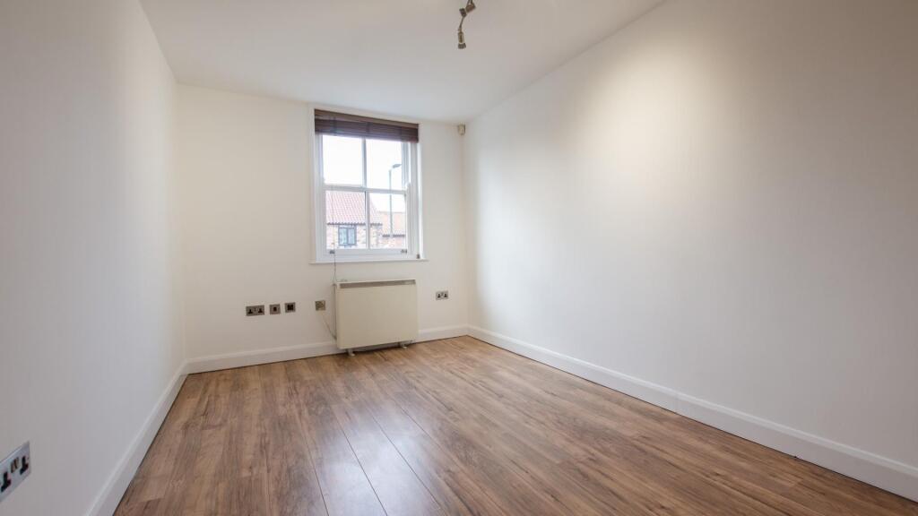 3 Crossley Crt (1).jpg