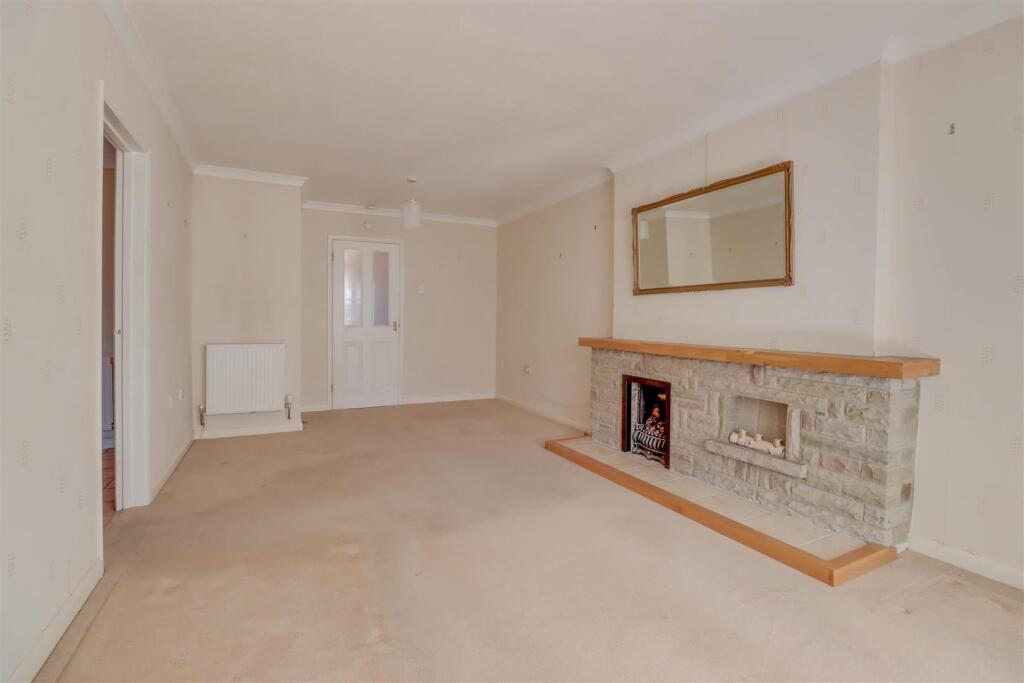 18 HIGHCLIFFE WAY 2025-6.jpg