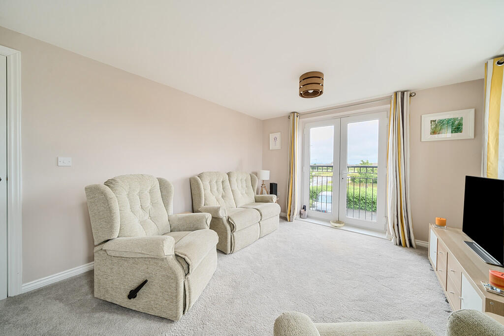 1304359-12-683f3b...