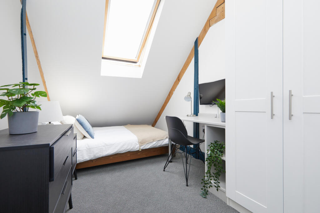 Shoe &amp; Boot Factory, Flat 20 Bedroom 4