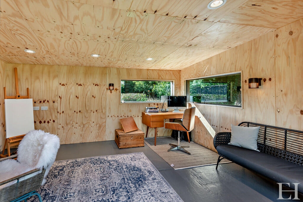 8614765-interiorW...