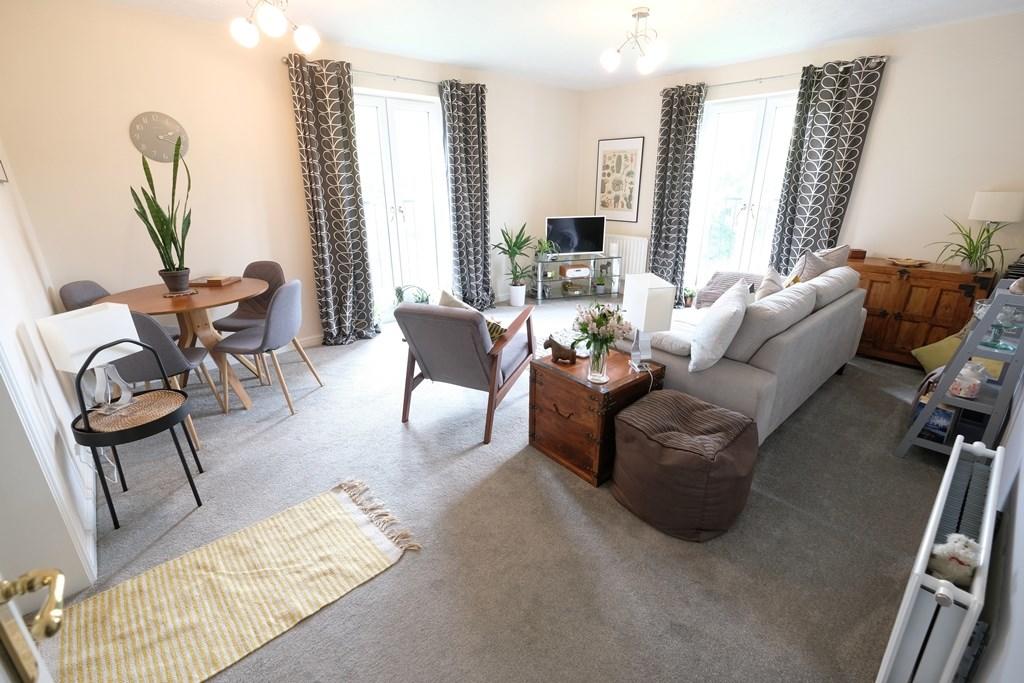 SITTING/DINING ROOM