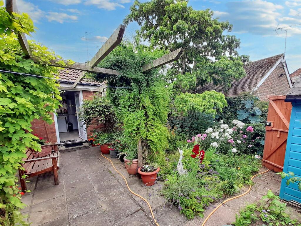 Rear garden 10a new.jpg