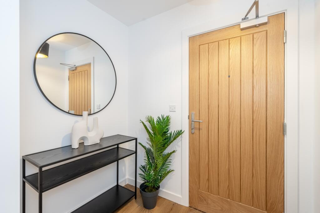 25_30_TheCauseway...