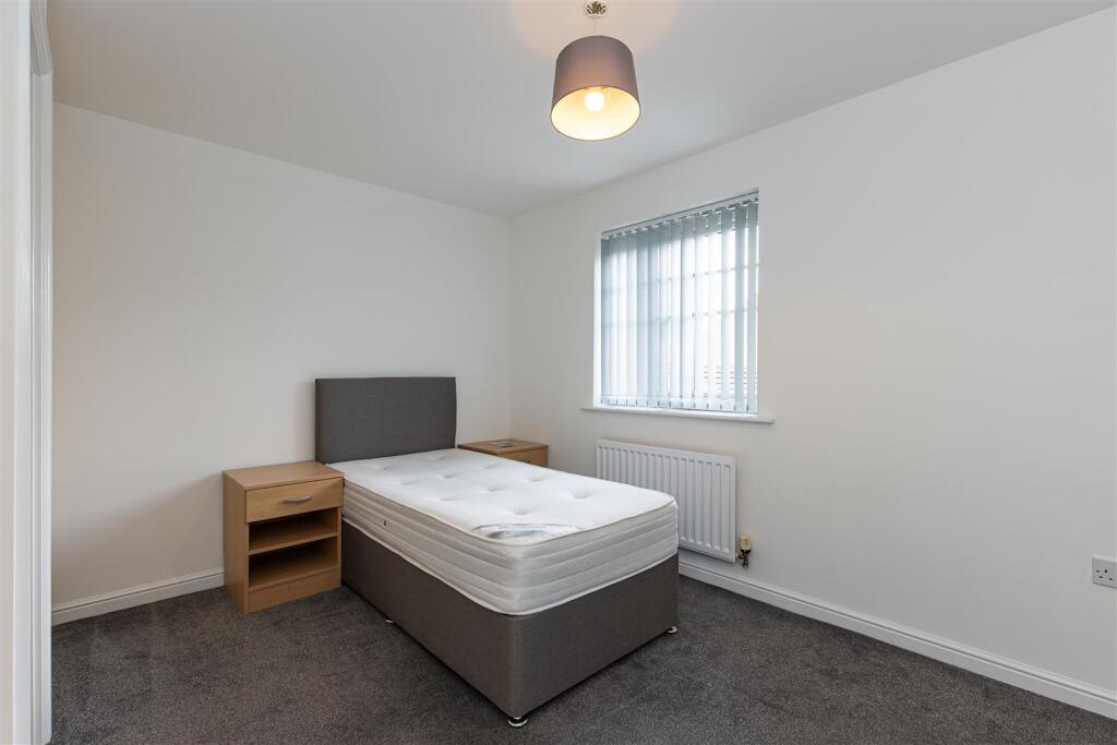 8 Waterlilly Close.jpg