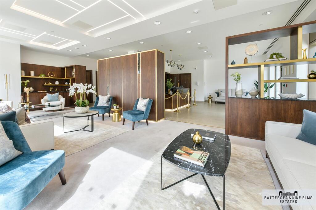 Senate Building, Lexington Gardens