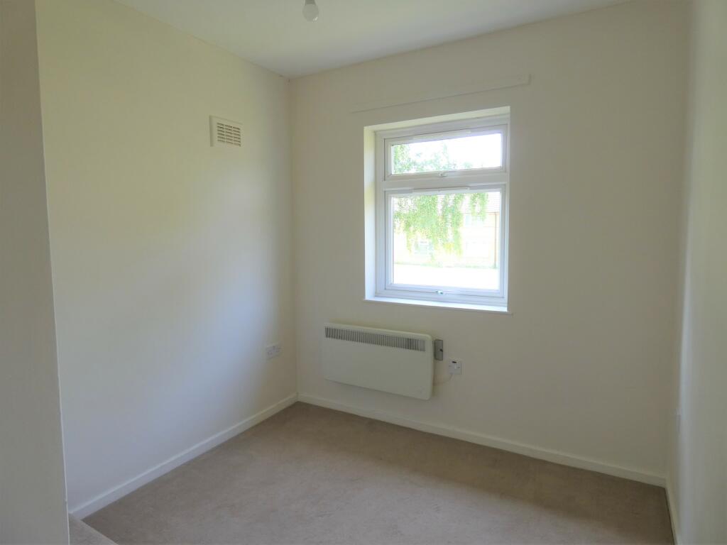 Pic 7 Bedroom 3.JPG