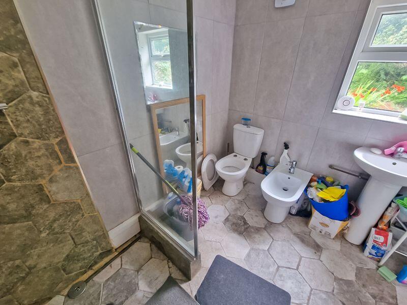 WET ROOM SHOWER ROOM