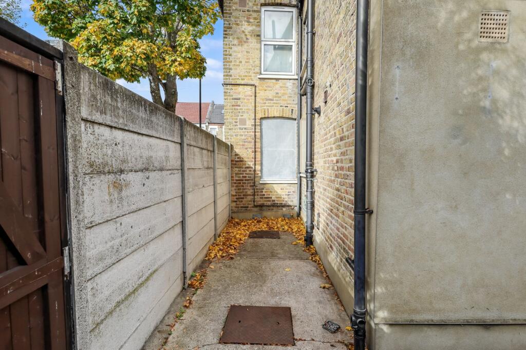Ground Floor Flat, 37 St Stephen's Road, Bow, London E6 1AN