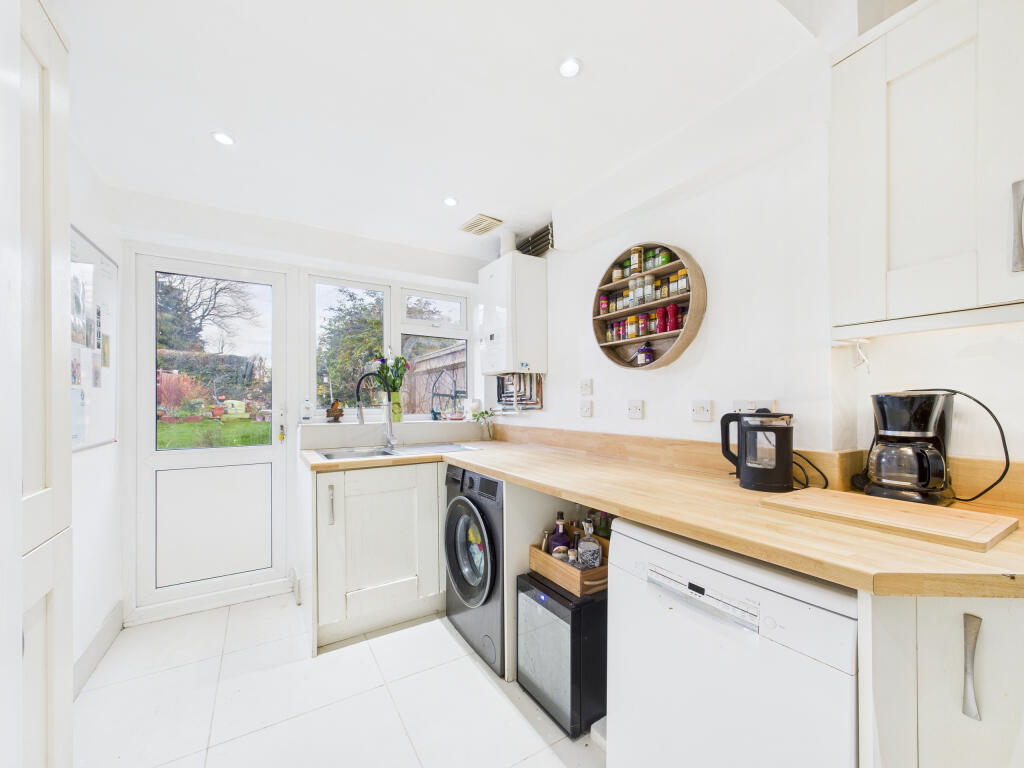 CAM01354G0-PR0617-STILL010