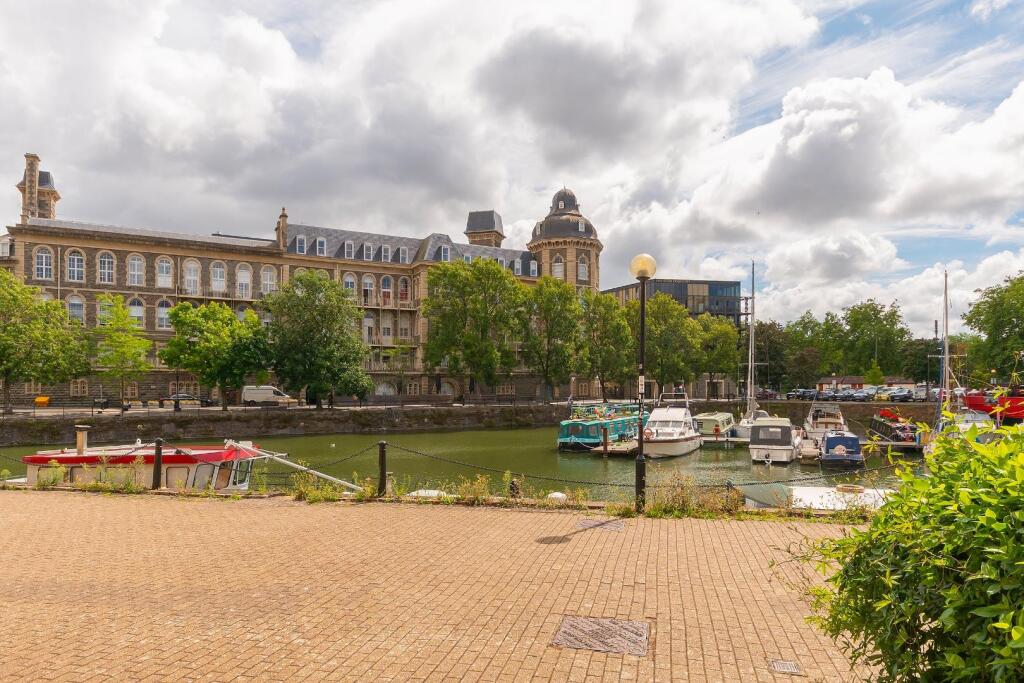 0W6RWW - External A.jpg