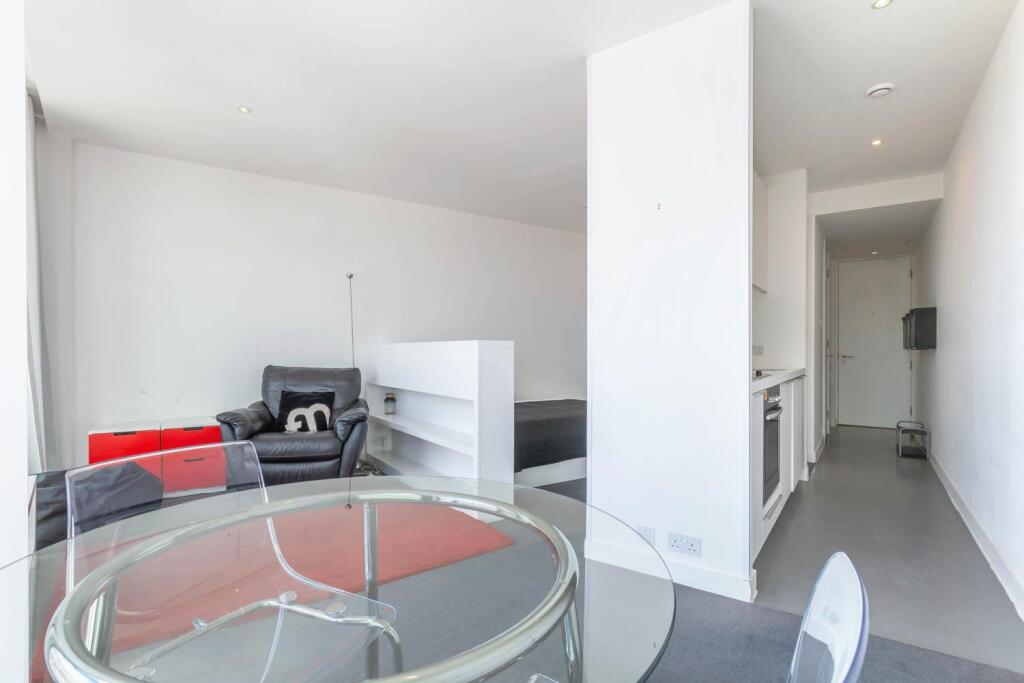Living/ Sleeping Area