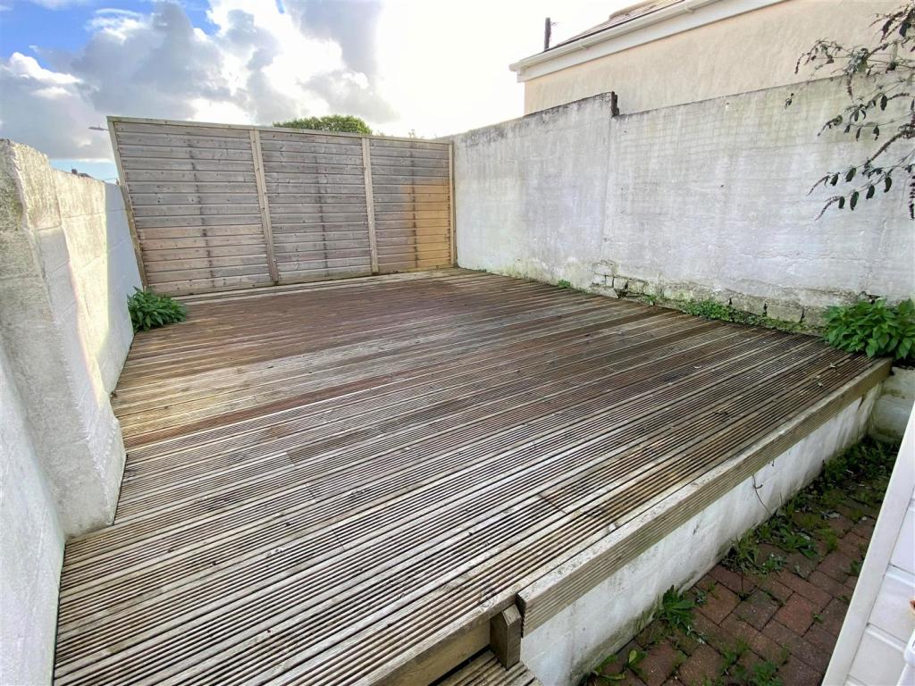 Flat 2, 1 Trenance Road Decking