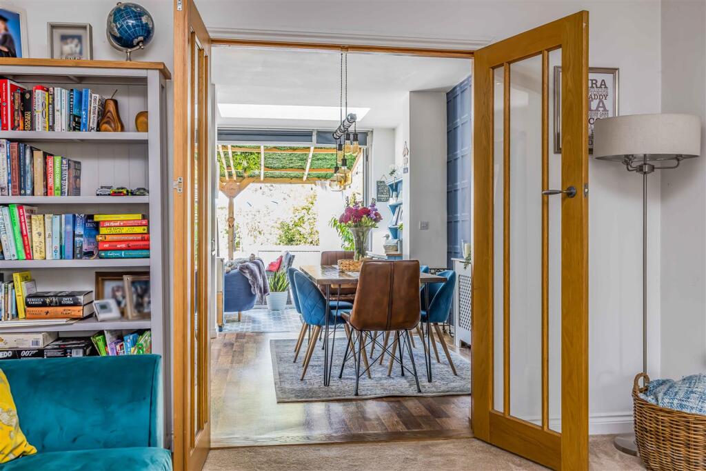 Anarue, Manor Road, Hayling Island-Small-PorticoMa