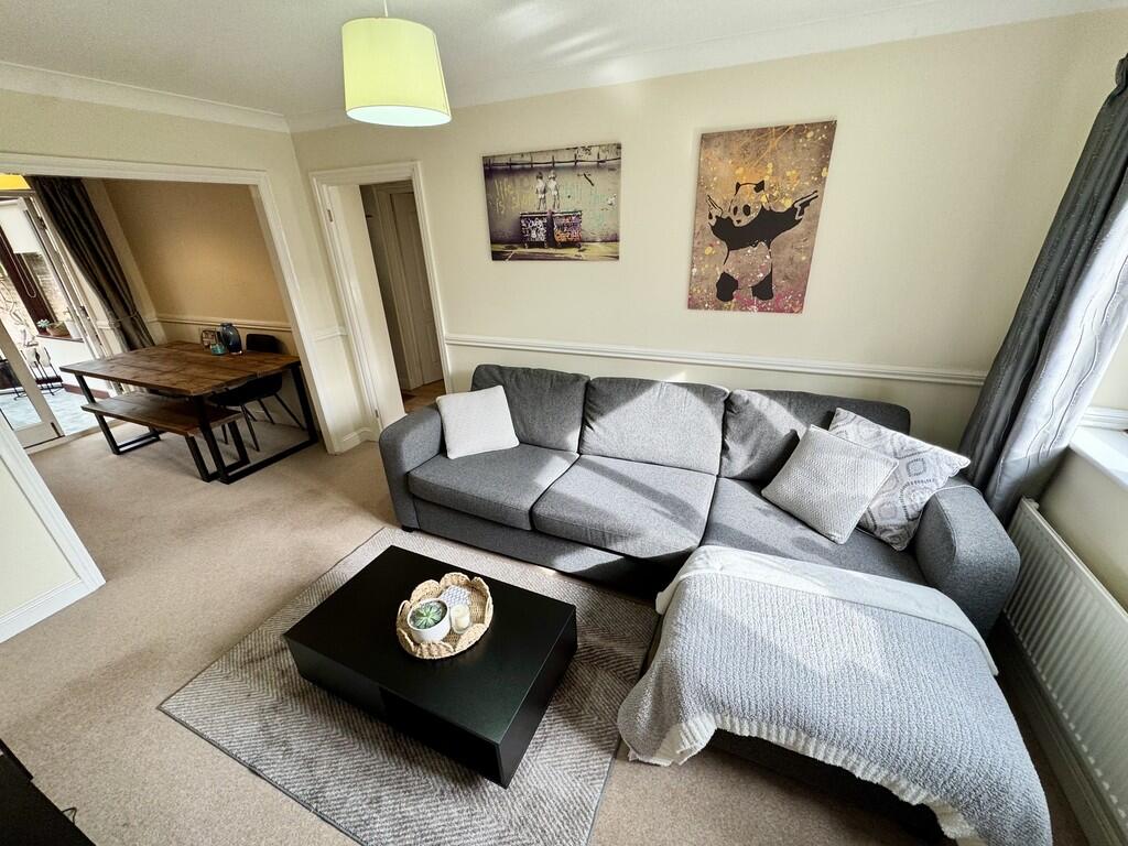 16 Little Manor G...