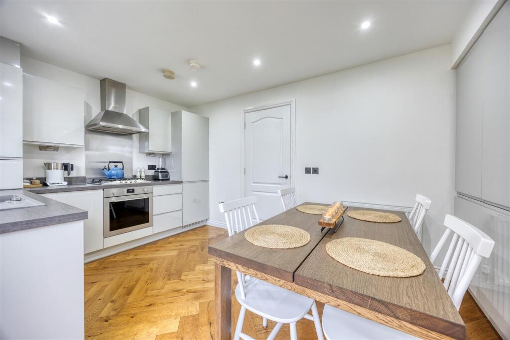 7_BISHOP_LOCH_COURT_GARTCOSH_010.JPEG
