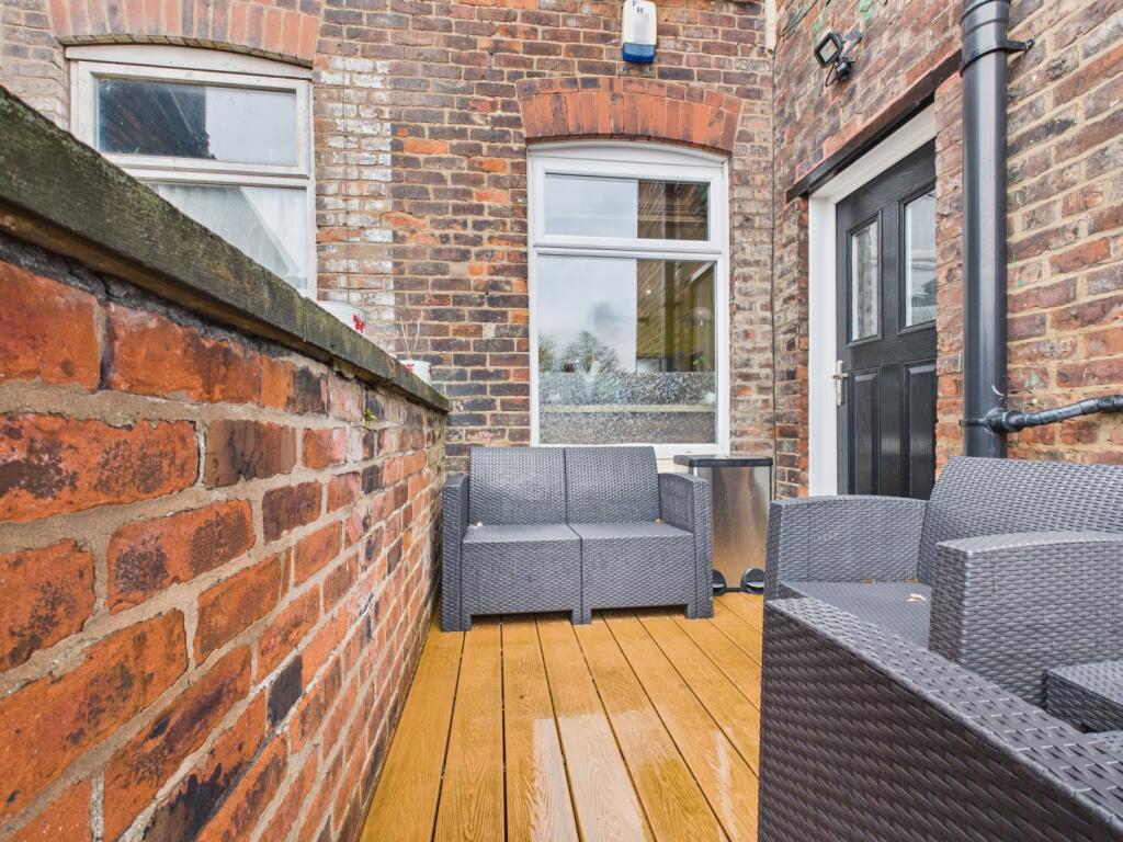 CAM03729G0-PR0165-STILL035