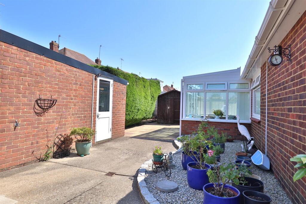 1 stopham close- garden 3 .JPG