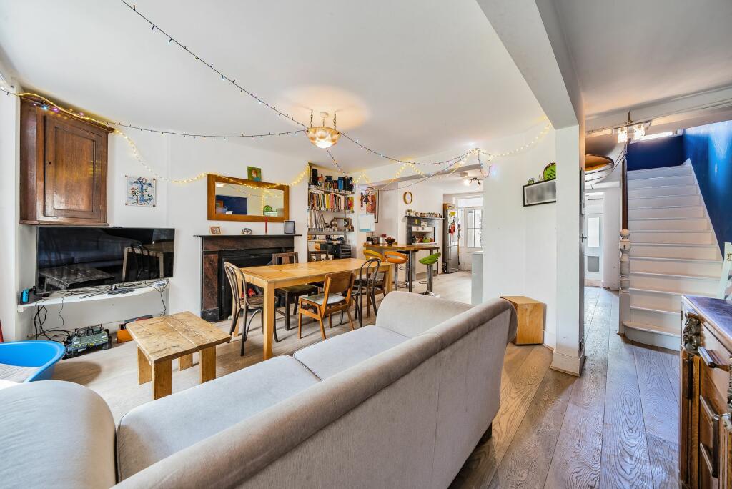 Kitchen/Dining Room (3)