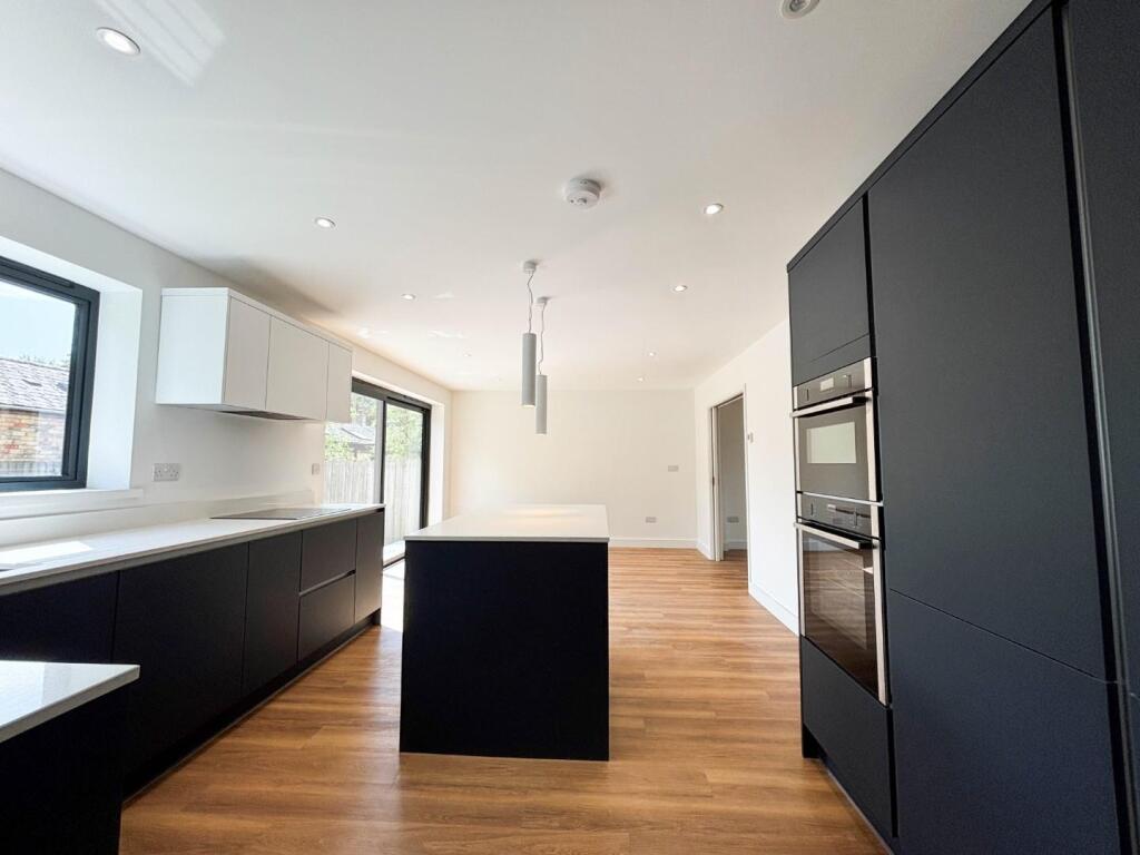 Kitchen 4-2.jpg