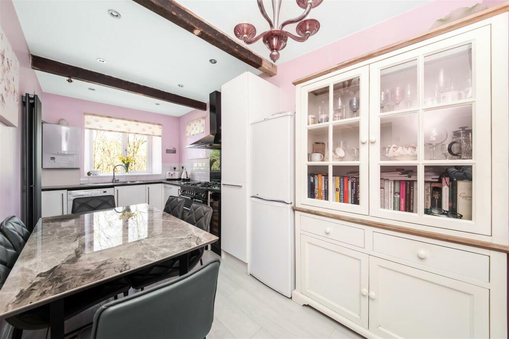 OPEN-PLAN DINING KITCHEN