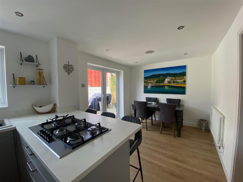 OPEN PLAN KITCHEN/DINER